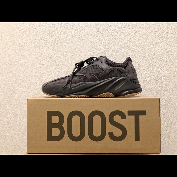 SZ 9.5/ Yeezy Boost ‘UTILITY BLACK’